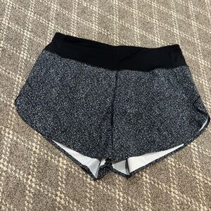 Athleta Run with It 3.5” printed short small